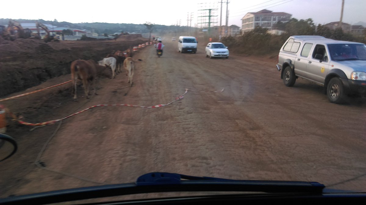 commit_min's tweet photo. Difficult roads but beatiful people in #kenya #missiontrip https://t.co/WUtayw8DnB