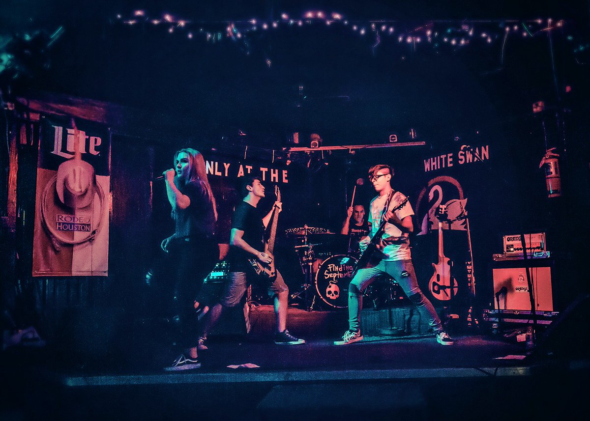 FindingSept's tweet photo. Houston, thanks for hanging with us!!! Let's do it again soon. 🤙
#thewhiteswan #houston #SummerNights #PopPunk #alternative #punkrock #concerts #findingseptember #summer2k18 #roadtrips #touring #Texas #music https://t.co/19pSQ2FLvg