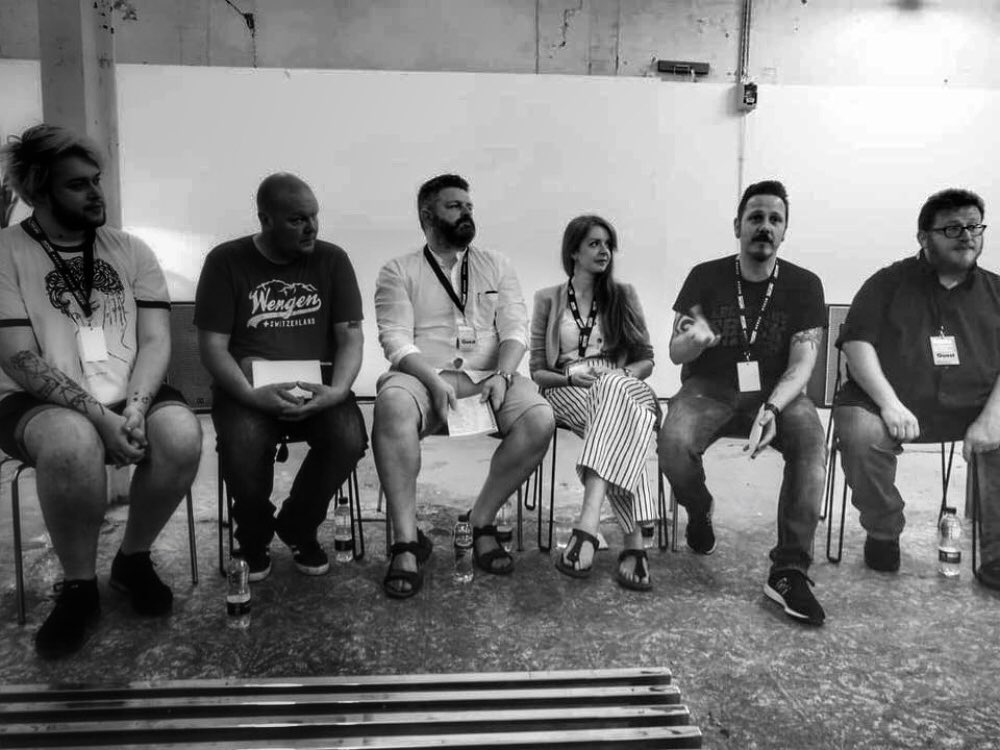 rossboyask's tweet photo. Retweeted Evolutionary Films (@EvoFilmsUK):
Our Creative Director @rossboyask gave up his Sunday to help nurture the next generation of filmmakers on a panel at the @INDIsFestival @leedsfilmcity in #Leeds #INDIs2018 https://t.co/gDOe1FtrMT