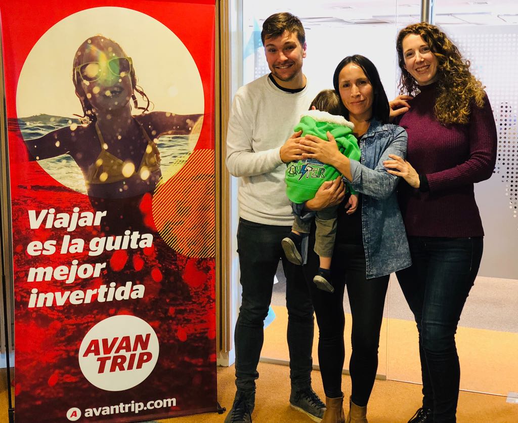 avantrip's tweet photo. Hoy nos vinieron a visitar Felipe y Magui. Son de Chubut y viajaron para buscar un diagnóstico en el @HospGarrahan luego de un año de epilepsias. 
Feli ya tiene su diagnóstico, lo están tratando y hace 5 días que vive una vida normal.
Así da gusto ser un avantripito. ¿No? https://t.co/NiiJX1Oh5Z