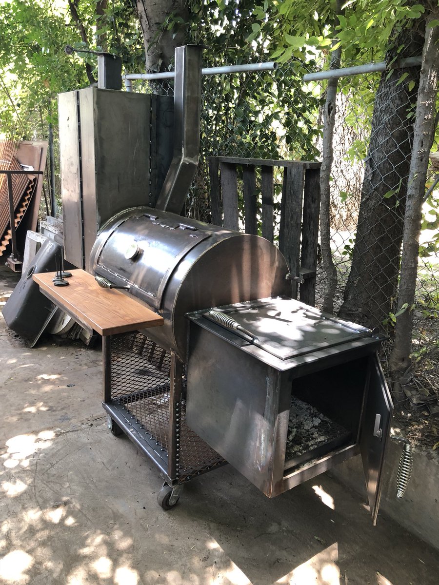 txwelder13's tweet photo. This is how we build em in #Texas #bbq #smoker #brisketnribsnchickennstuff #texasstyle https://t.co/BQ0Vrk7RiD