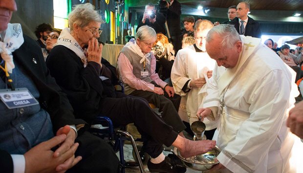 StClementCincy's tweet photo. Pope Francis’ ministry is distinctly deaconate. Notice the pope is wearing his stole in the fashion of a deacon. https://t.co/VpWapF0Xsa #DDBC2018 #Deacon2018 #StClementCincinnati https://t.co/ePTaHMtwWw