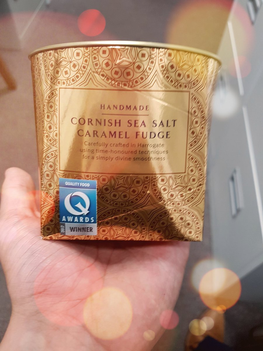 Ack ma wee fave.. <a href="/lyndannh/">Lynda Hull</a> spoiling me rotten. See you next time L #summerofservice <a href="/hale_pi/">Pi Tottenham hale</a>  <a href="/TreclewesthamJo/">jo mckenzie</a> <a href="/brunner79/">Alexandra Brunner</a>