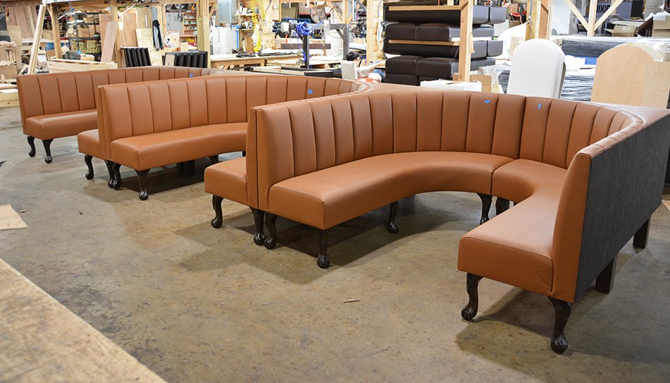 MaxsunGroup's tweet image. U Shaped Booths for Stella #booth #banquette