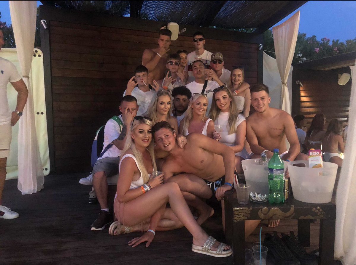 JamieKilkenny45's tweet photo. White party 🤟🏻 https://t.co/y8KV5aZZRV
