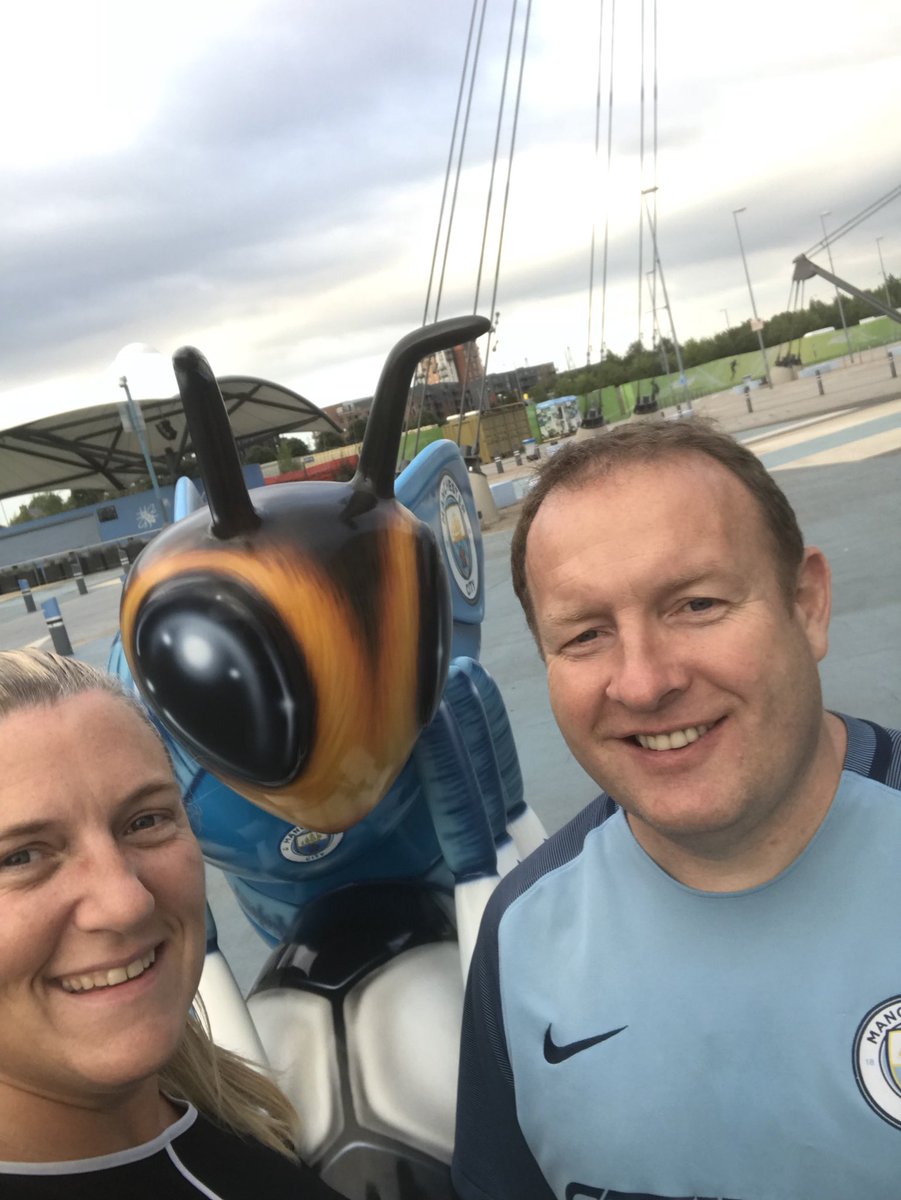 RooJackson's tweet photo. 🐝 #Manchester #Bees #LeeBee #Summerbee https://t.co/z4ZVILJoTc