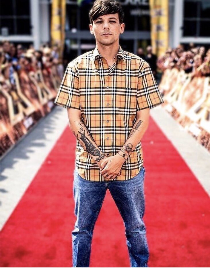 Simona01037528's tweet image. I’m proud🎉💍 
#8YearsWithOneDirection 💍