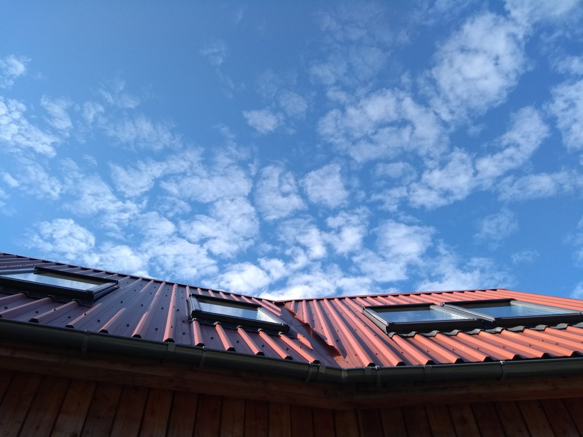 jaynestephen3's tweet photo. Tin roof blushing against blue sky happiness.
#selfbuild #selfbuildintheglen #newnest #gettingthere #tinroof #Scotland #highlands #westisbest https://t.co/ZoOYVWsQIv