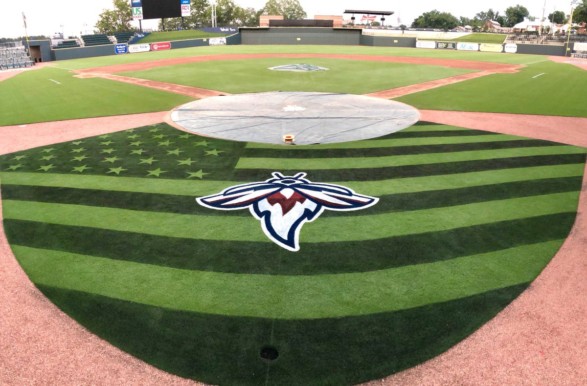 PaulWizikowski's tweet photo. @TifDan14 and crew had stadium set for 4th of July. Fantastic field layout @ColaFireflies Used #ParPlus pigment to set the Stars and Stripes! #baseball #turf #sportsturf #doingitright @SimplotPartners @SimplotCompany https://t.co/k0glkiHpIC
