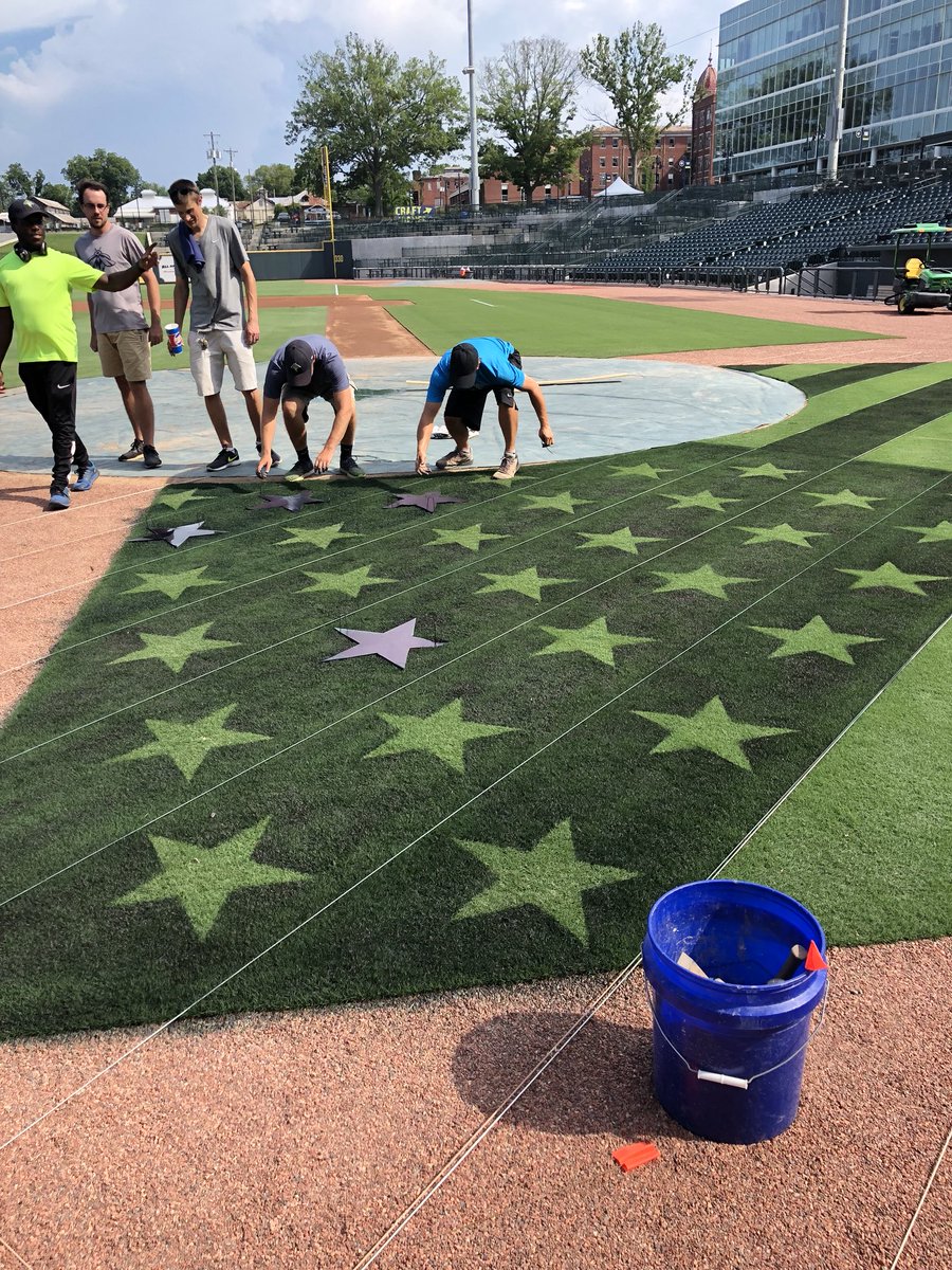 PaulWizikowski's tweet photo. @TifDan14 and crew had stadium set for 4th of July. Fantastic field layout @ColaFireflies Used #ParPlus pigment to set the Stars and Stripes! #baseball #turf #sportsturf #doingitright @SimplotPartners @SimplotCompany https://t.co/k0glkiHpIC