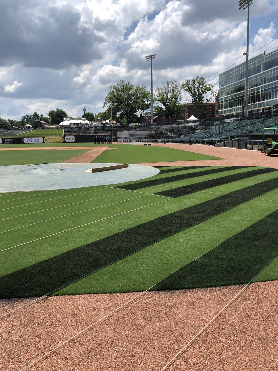 PaulWizikowski's tweet photo. @TifDan14 and crew had stadium set for 4th of July. Fantastic field layout @ColaFireflies Used #ParPlus pigment to set the Stars and Stripes! #baseball #turf #sportsturf #doingitright @SimplotPartners @SimplotCompany https://t.co/k0glkiHpIC