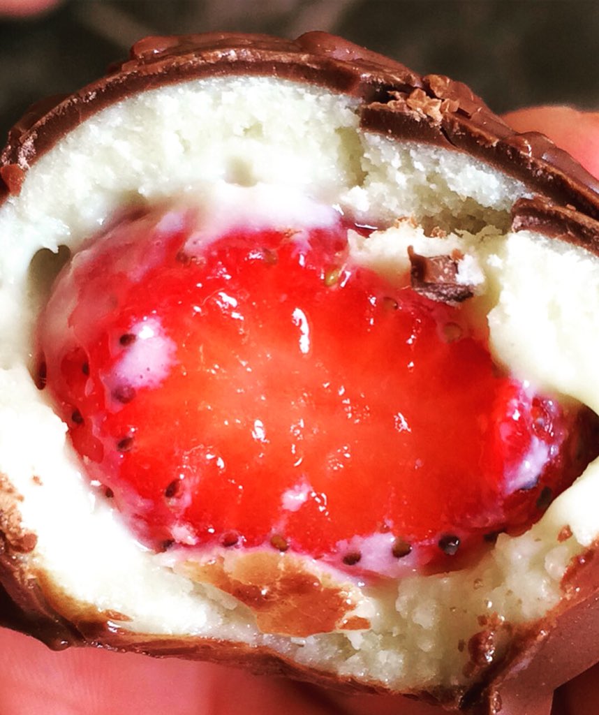 letsgalvao's tweet photo. Galerinha, minha mini confeitaria de doces está com esse delicioso lançamento, se eu fosse vocês pediria agora mesmo o de vocês!
dá uma forçinha lá no insta: @galvaodoces_ ❤️✨🎁😍 #GalvaoDoces #doceriadoamor #aquitemdoce #inovandosempre #fasdemorangoamam https://t.co/BIqweqSD0j