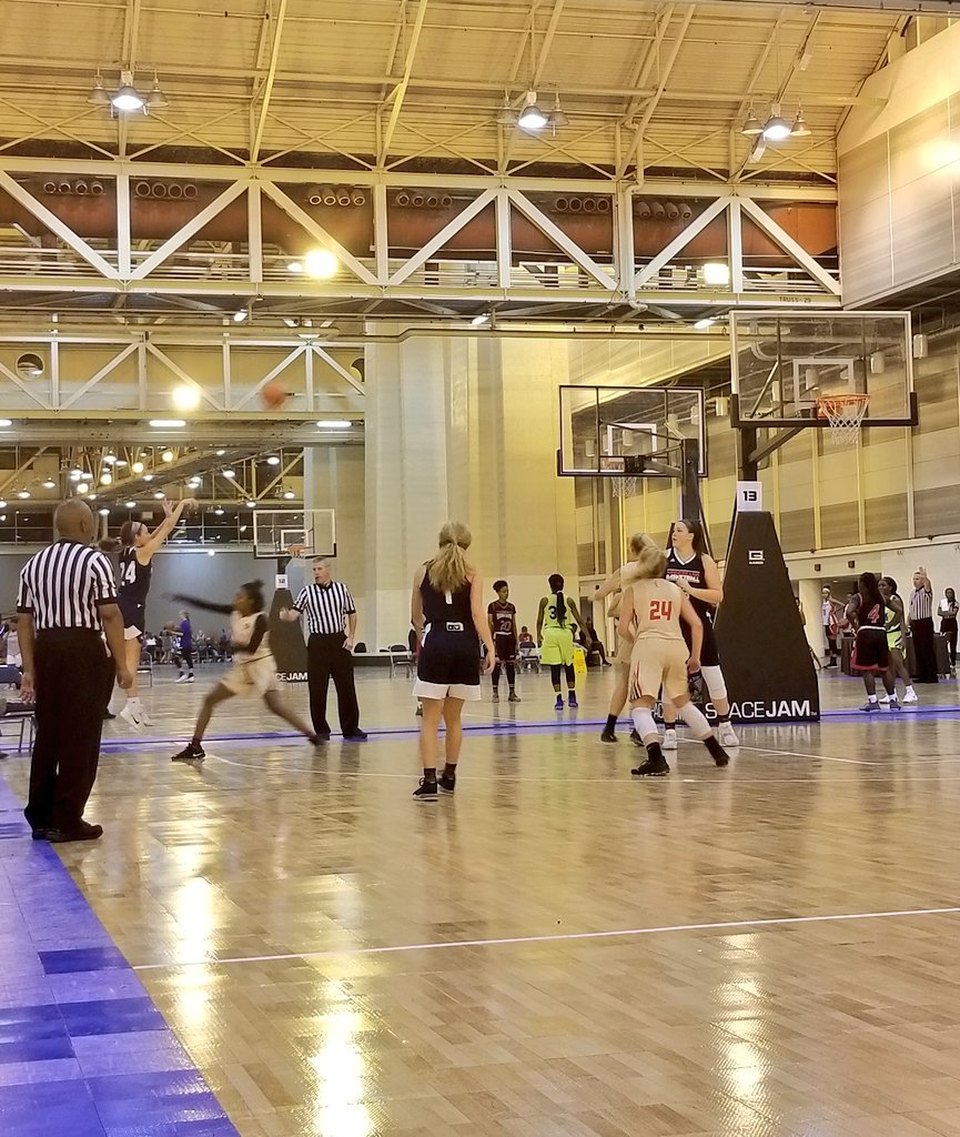 YL_Morlan's tweet photo. Game 1 ✔ 69-63 W #grind https://t.co/EGagF7X7hO