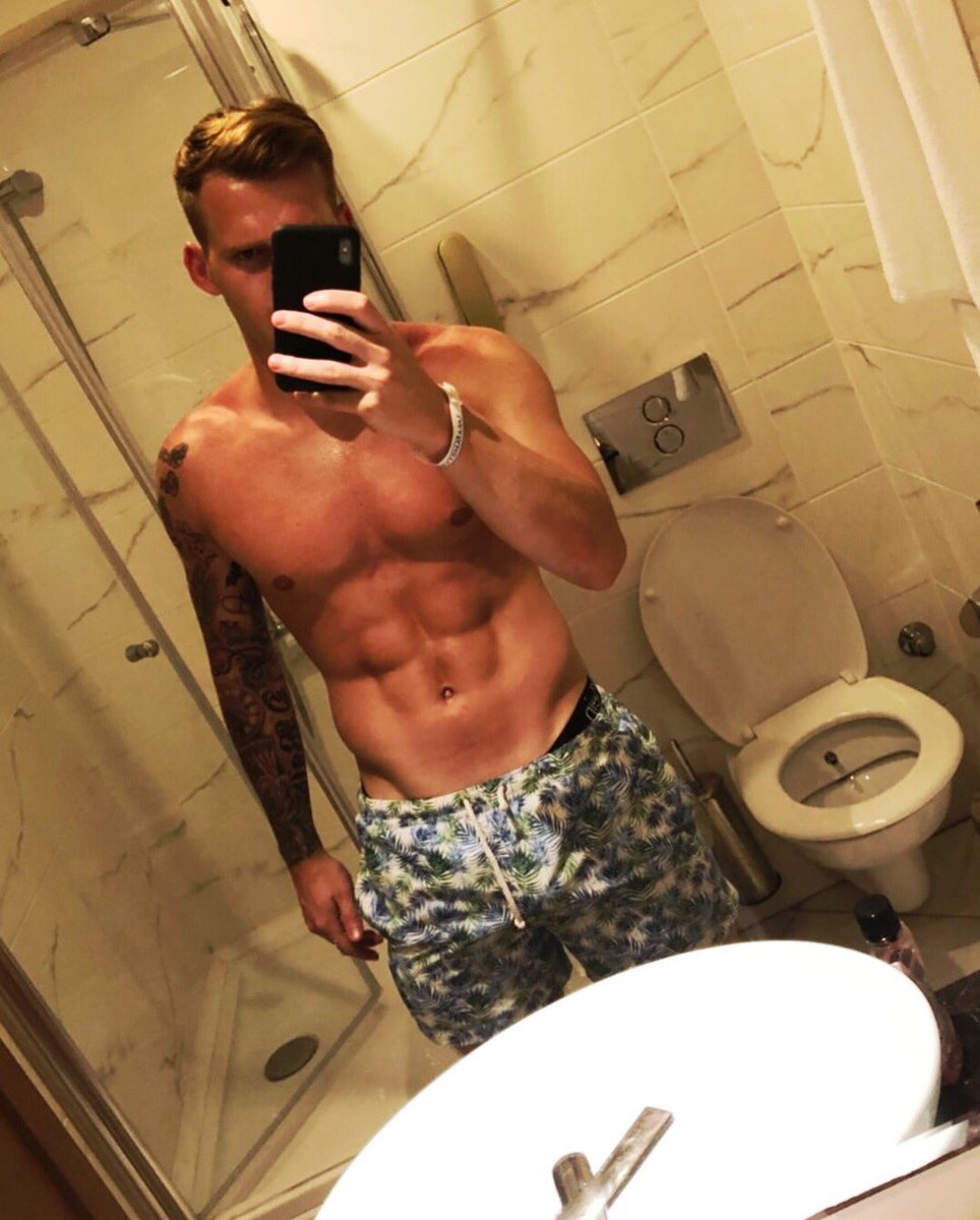 Just got back from two weeks away in the sun with the Mrs💁🏼‍♂️ Felt in Great shape before we went away, may feel slightly less healthy after 😬🍺🍔🌭🍕🥂🍹Safe to say Our 30 day challenge before helped us out 😬 just from changing breakfast and cleaning up our eating 💪🏻