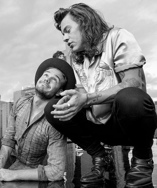 NightfallStar_'s tweet image. olha meu Lirry to devastada 
#8YearsfOneDirection 
#1DReleaseInfinityVideo