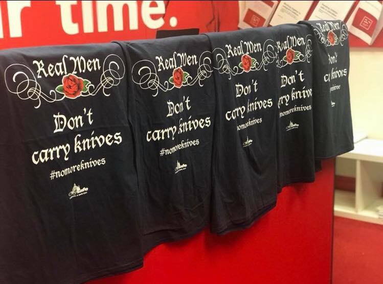 JoeMc21's tweet image. Put an end to Knife crime by supporting #PlatformforChange and the #Realmendontcarryknives campaign with @empsolneet @anfieldboxing #wearandshare  #letsmakeourcitysafe #liverpoolisourcity #nomoreknives