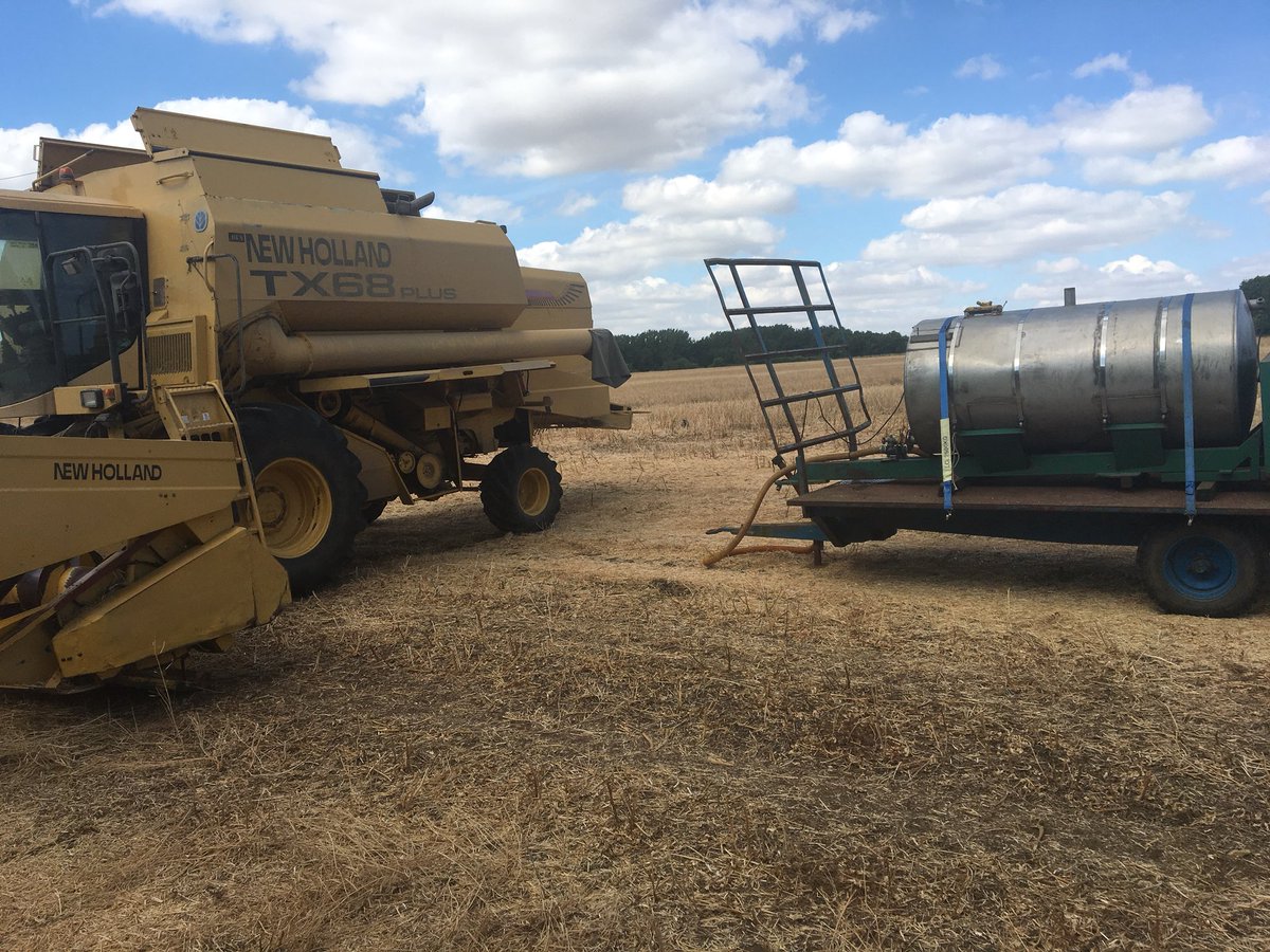 FarmerJamesPA's tweet photo. Within the first 5ac of wheat the bowser was used. I thought I smelt a belt slipping after opening up the panel it was soon apparent. First of two little smoulderings this afternoon. #harvest18 #FarmSafetyWeek2018 #BeSafeOutThere https://t.co/4DxEN3GtyQ