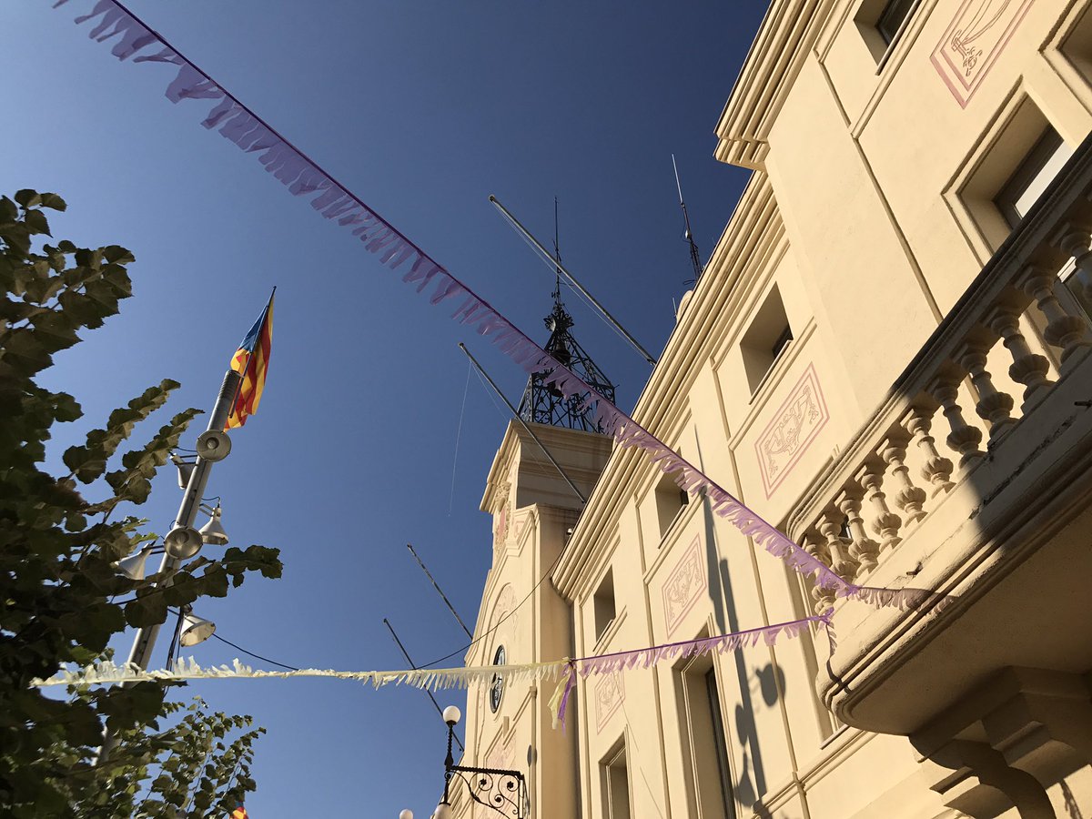PPStSadurni's tweet photo. En el @PPopular defendemos nuestros símbolos, los que nos representan como sociedad, como pueblo y como país.
Exigimos a @santsadurni_cat  que las banderas vuelvan a ondear. https://t.co/LN8OPvInlX