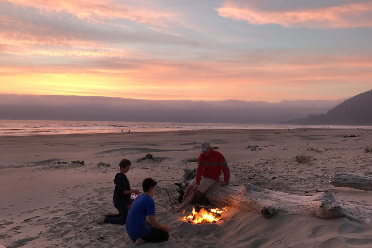 ManzanitaInfo's tweet photo. Campfires and open flames prohibited in ALL Oregon state park properties including campgrounds, day-use areas, and all areas of the Ocean Shore and beaches managed by OPRD #burnban #beachfires #FireSafety https://t.co/9uvGrnXhSx