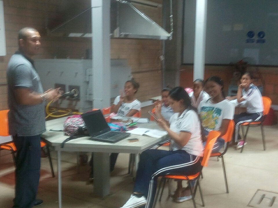 Indust7S's tweet photo. Preparando la feria ASEM, con la UNN. https://t.co/ZxNukPoqLm