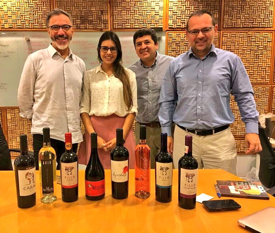 Nuevos mercados!!! PANAMÁ Reunión con <a href="/GlobalBrandsPa/">Global Brands</a> <a href="/fabicardozog/">Fabiana Cardozo</a> <a href="/ProChile/">ProChile</a> 🍷👏 <a href="/movichile/">MoVI Chile</a>  #winetasting <a href="/MOVILaTienda/">MOVI La Tienda</a> <a href="/stgowineclub/">Santiago Wine Club</a> #escalahumana #Carignan #Cabernet #wine #vino #winelover #vinho  #cata #Chile #MOVI #ValledelMaule #Malcriado