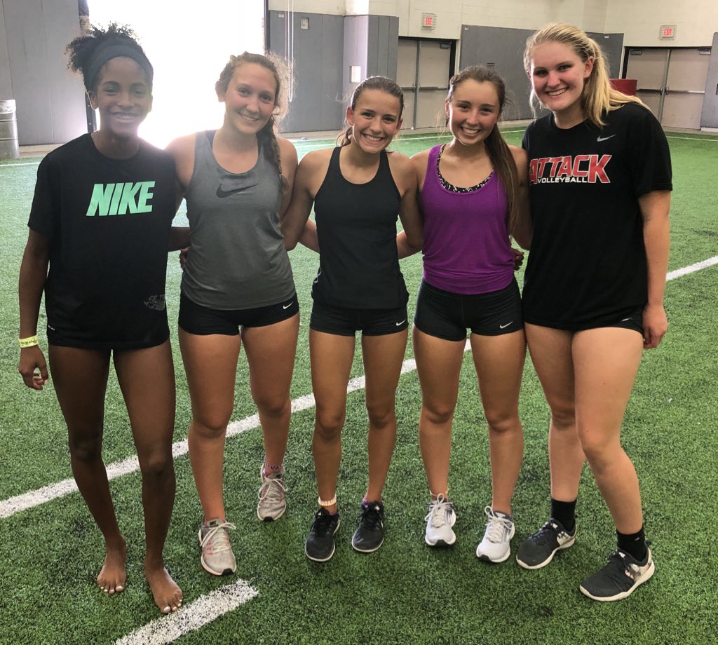 PCnowisthetime's tweet image. These soon-to-be freshmen @MarcusHSvb players capped off their day at VBall Camp by coming over after and getting some more work in! Proud of the investment that they continue to make! You can find an excuse or you can find a way!