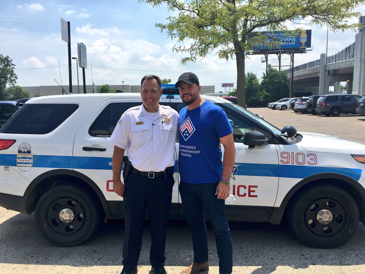 Cubs's tweet photo. 💙 @kschwarb12 surprised police officers and their families today! 

#NeighborhoodHeroes #EverybodyIn https://t.co/A8AtWrFTdr