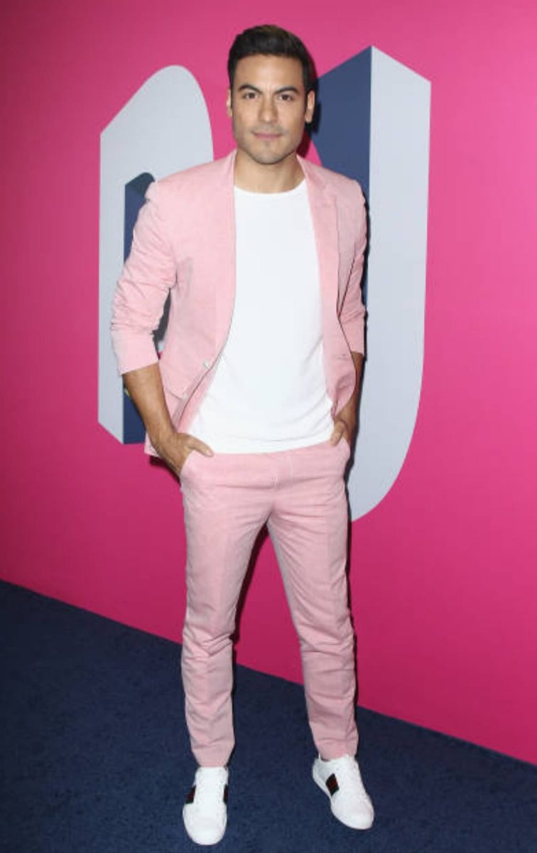 Rosana_Pimkie's tweet photo. @xfinitylatino @_CarlosRivera @Univision @maluma @iambeckyg El mejor vestido fue, una vez más, @_CarlosRivera. Elegancia, porte y belleza unificada en una gran persona y artista.

#PremiosJuventud #GenPJ https://t.co/nUh6zX5xM0
