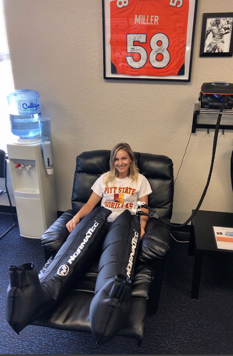 ‼️NORMATEC GIVEAWAY‼️ 1 out of every 4 people who go like our instagram page will win a FREE Normatec muscle recovery session !! Go give us a follow on instagram at ➡️ performancespineandsport ⬅️