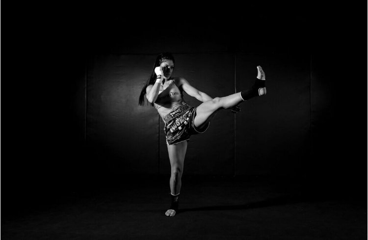 Landa_Yolo's tweet photo. Teep Tuesday
The most under utilise weapon, in my muaythai game. 
Great tool to keep your opponent away from you 
Photo: William Luu
#yolo #yolandaschmidt #ptjgirl #fighteralias #nunorthstrathfield #sinthairemedial #rocktapeaustralia #roadhoggirl #mmaroadhog https://t.co/vF4sRsB5Vk