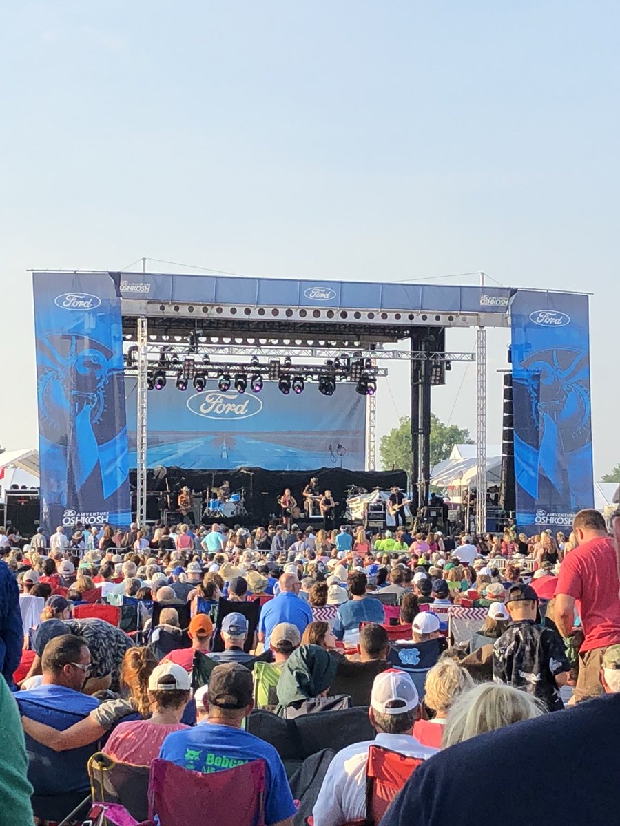 ericaa_swenson's tweet photo. Airplanes, simulators and a concert. I think #OSH18 is off to a great start! #FlyWithJepp #RedbirdSim ✈️ https://t.co/2rnw5QEX1e
