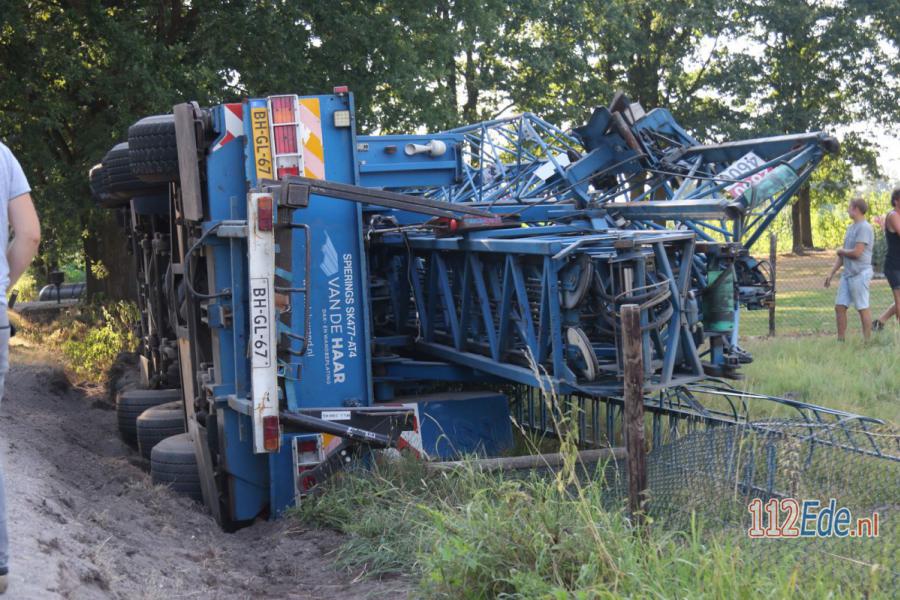 🚨 Kraanwagen gekanteld aan de Laarweg in #Harskamp 112.press/QcWxXh 112Ede https://t.co/wcz01A25pv