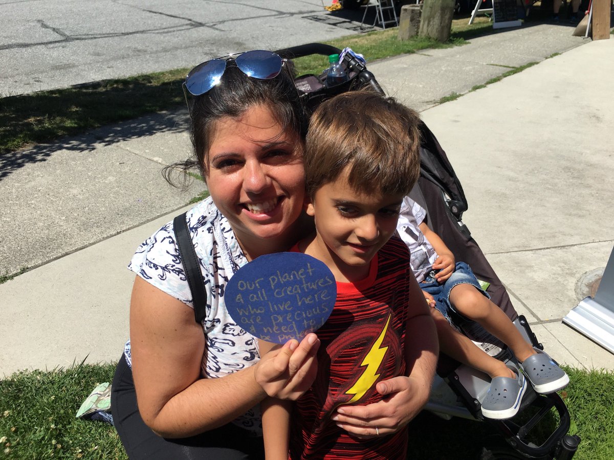 BluedotV's tweet photo. Everyone in Canada deserves to have the #right2healthyenv. @JustinTrudeau @theJagmeetSingh @ElizabethMay @AndrewScheer will you include a federal environmental bill of rights in your election platforms to protect us and future generations? @DavidSuzukiFDN https://t.co/S4CxvAnE4f