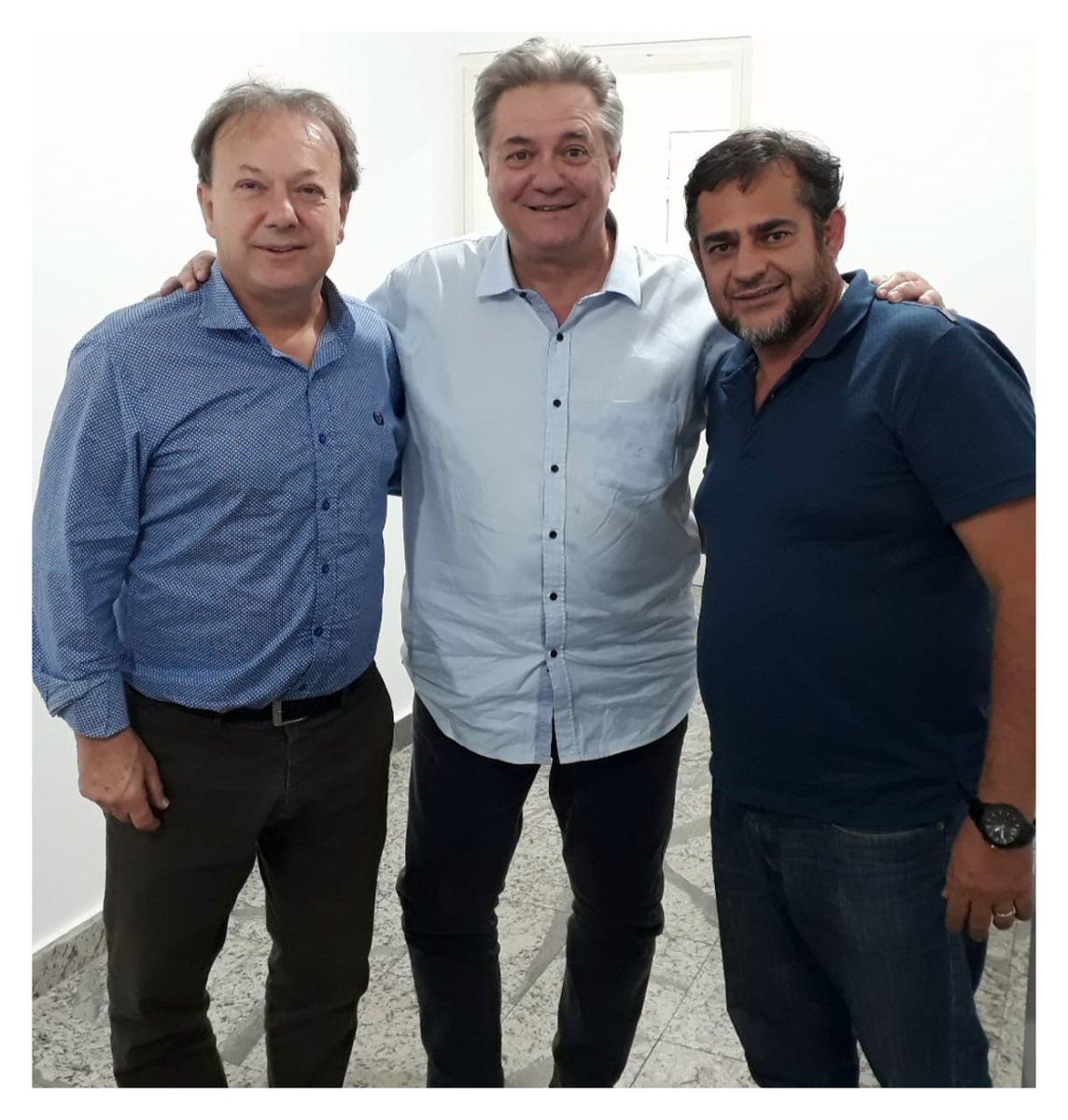 LPVellozo's tweet photo. Registro com os meus amigos, o ex-prefeito de Colatina, Guerino Balestrassi (PSC) e Alcemir Pantaleão Sobrinho. Falamos sobre o desenvolvimento econômico de Colatina. Durante nossa conversa lembramo-nos também de várias histórias de quando fazíamos parte do Bandes, em 2015 a 2016 https://t.co/ND6YkqSsb7