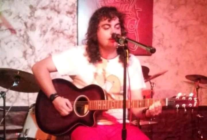 Hoy se cumplen 2 años de mi primer concierto en solitario (primero de muchos, ya veréis). De momento, mañana sigue la grabación en @EstudioRuta66 ¡Que no pare la música!

Foto: @Azucena2792 #Vicálvaro