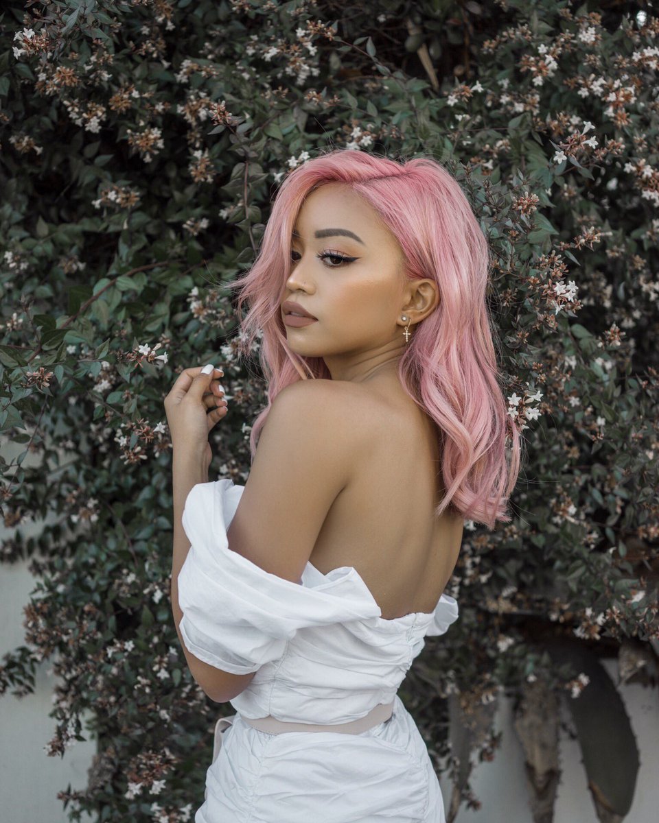 paudictado's tweet image. Changing things up this summer with a new hair color using the #SoColorCult line in bubblegum pink by @matrixfamily, which is available in so many other fun shades and offers customizable longevity! #MatrixPartner