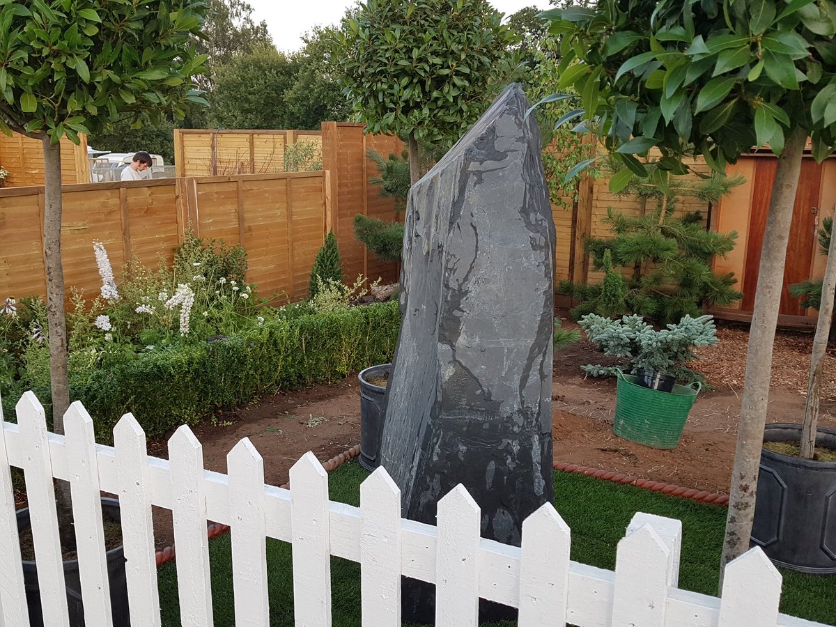 End of day 3 and the final border is nearly done. Final push tomorrow! #sandringhamflowershow #CRY