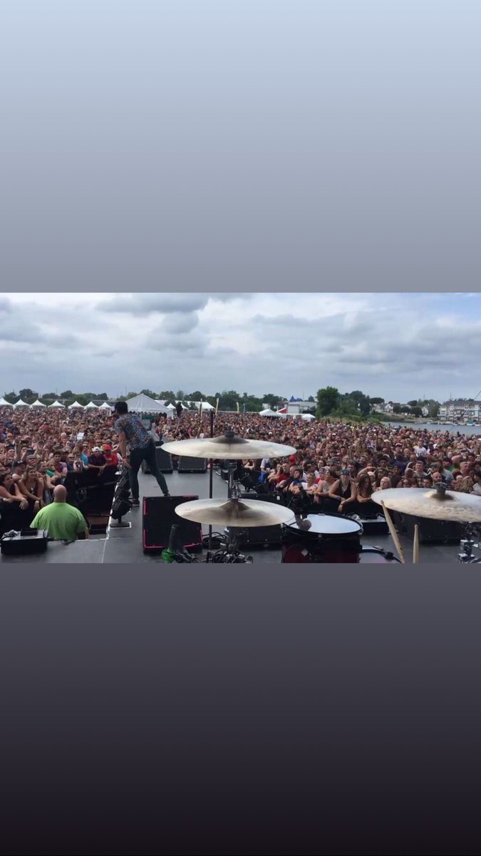 RSRmeSays's tweet image. @redsunrising played #RoverFestX and what a crowd!!! #wearethread #thread