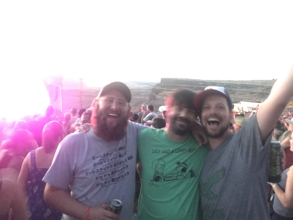 PeteLikesPhish's tweet photo. @Dianna_2Ns Itโs always an instant winner of a show when the band plays your shirt
#GoBirds #FeatheredCreatures https://t.co/pm1pMqd4of