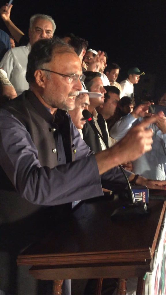 MuddsarNazir's tweet photo. آج نارووال میں میاں محمد نوازشریف کا بیانیہ سر چڑھ کا بھول رہا ہے کہ #ووٹ_کو_عزت_دو
انشااللہ #نارووال_شیر_کا ہے اور رہے گا
#PMLNCampaign2018 #PMLN
#InshaAllahPMLN2018 @betterpakistan https://t.co/lhON7sJbHk