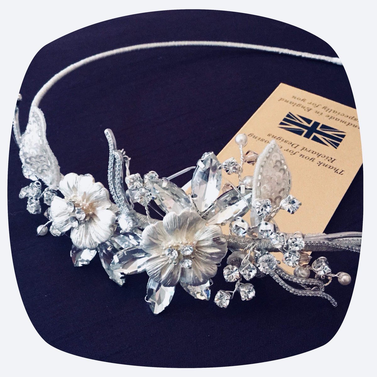wallingfordbr's tweet image. We also do some beautiful bridal accessories to make your day extra special 💕🥂 

pop in or call us to book an appointment 
📞01491 826699
#bridalrelovedwallingford #sparkles #weddingbling #weddingtiara #bridalboutique #wallingford #weddingstyle #bridetobe