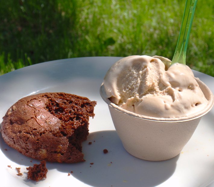 Summer means real #icecream outdoors <a href="/Patisserie46/">Patisserie 46</a> .