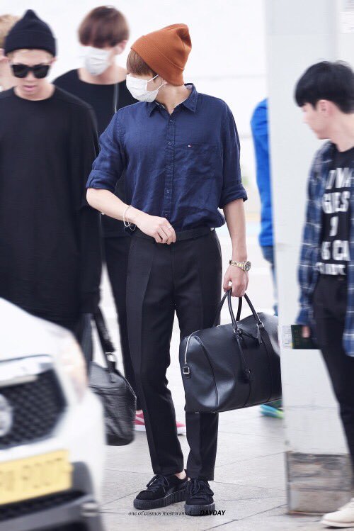 heatedrvIry's tweet photo. jungkook with his shirt tucked in breathe if you agree https://t.co/FuWquFjMzJ