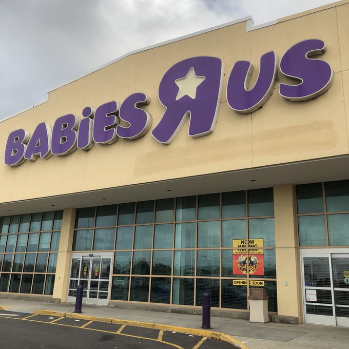 Dyster Migration nitrogen Dead Toys R Us, Babies R Us Stores Become Halloween Stores