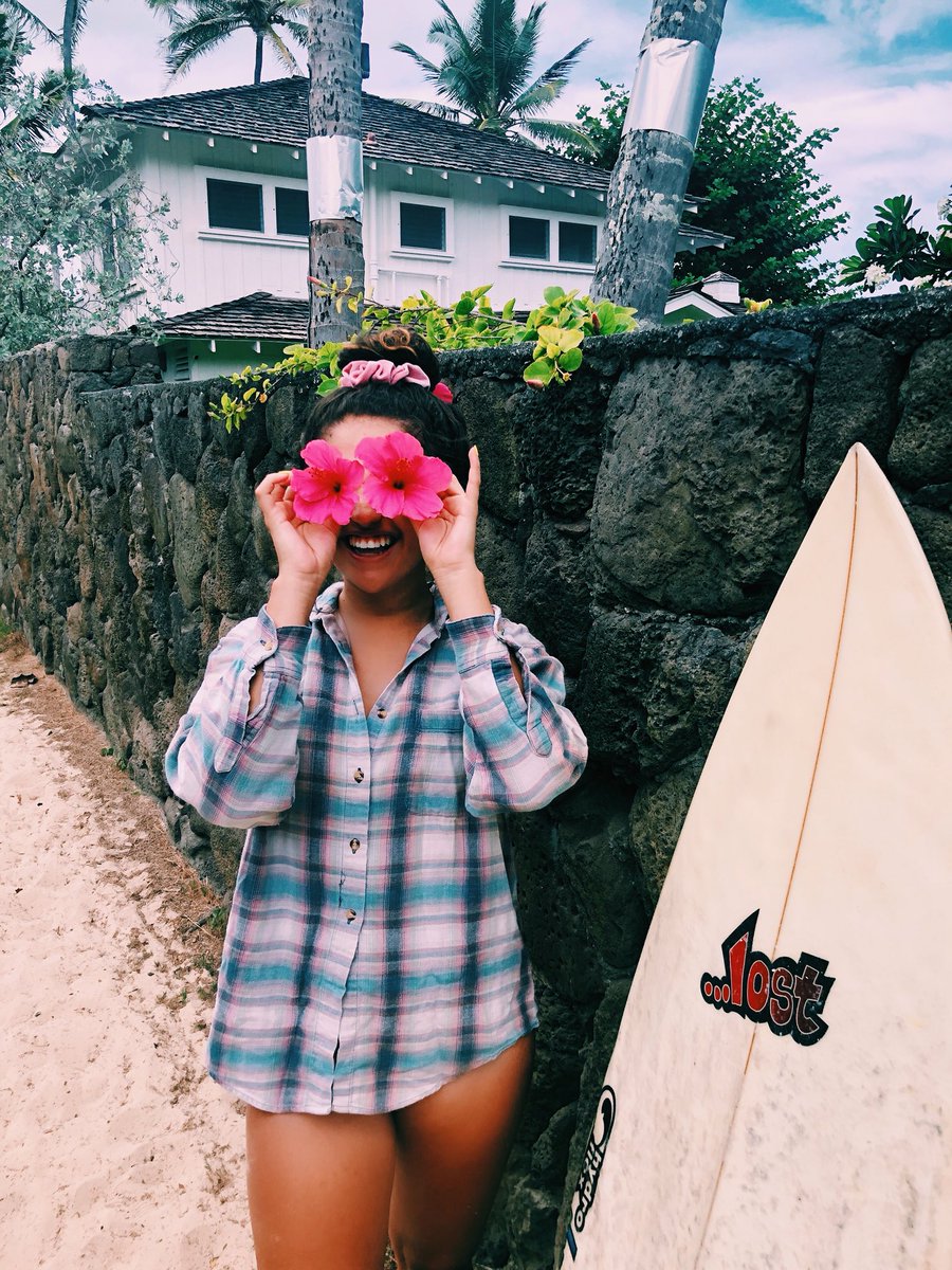 Wishing summer would never end, but we’re so excited to see our sisters! 20 days...but who’s counting! 💕 <a href="/zionmarie_/">Z</a>