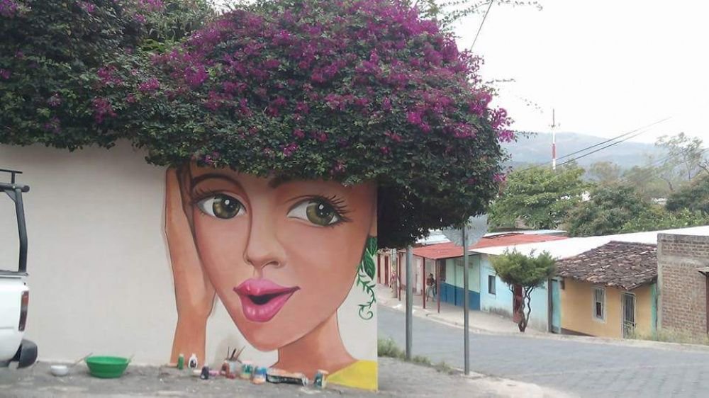 artsbythesea's tweet image. We&apos;re loving the use of these beautiful flowers in this Spanish #StreetArt 🌺✨ It&apos;s time to get creative! 

#ArtsbytheSea #MondayMotivaton