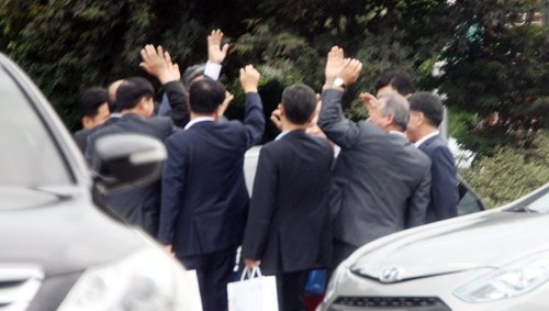 [히어로클럽]
뇌를 지키는 주기적인 모임 참가
주기적으로 나가는 모임도 건강한 뇌를 만드는 데 도움... hero.ceo/bbs_detail.php…