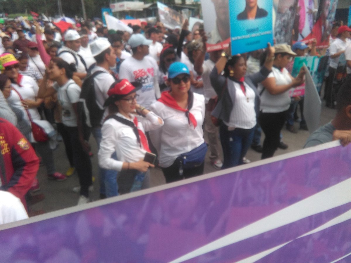 lestherc13's tweet photo. #LoUltimo #Estudiantes salen a las calles de #Nicaragua  a exigir justicia para las victimas del terrorismo orquestado por la derecha golpista
#VivanLosEstudiantes 
#NicaraguaQuierePaz 

@VivaNicaragua13 
@CIDH 
@Almagro_OEA2015 
@teleSURtv https://t.co/dSA1DUAq0j