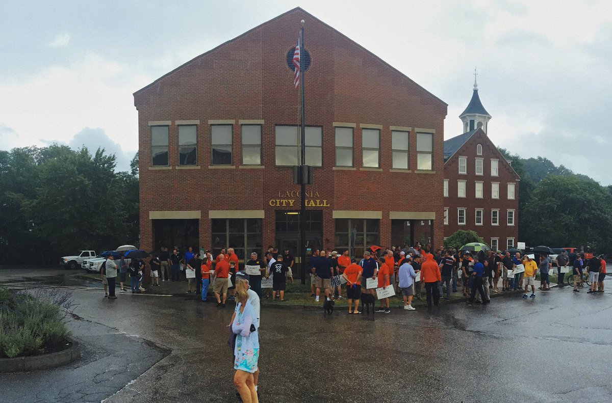 100+ firefighters supporting Local 1153 &amp; calling for Bob Hamel to resign from the Laconia City Council ahead of tonight’s meeting. #1u #union #nhpolitics