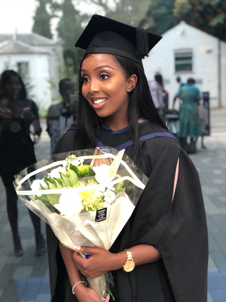 Tashy_Cole's tweet image. This one is for you mama. 1st Class Masters in Chemical Engineering 🙏🏾❤️